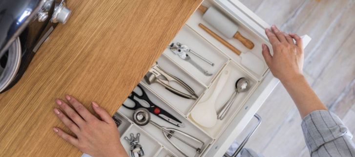Dimensiune sertar tacâmuri și organizarea bucătăriei: secretul unui ambient relaxant